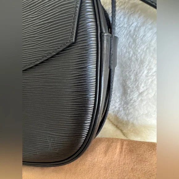 LOUIS VUITTON Jeune Fille MM Epi Leather Bag - Picture 14 of 15